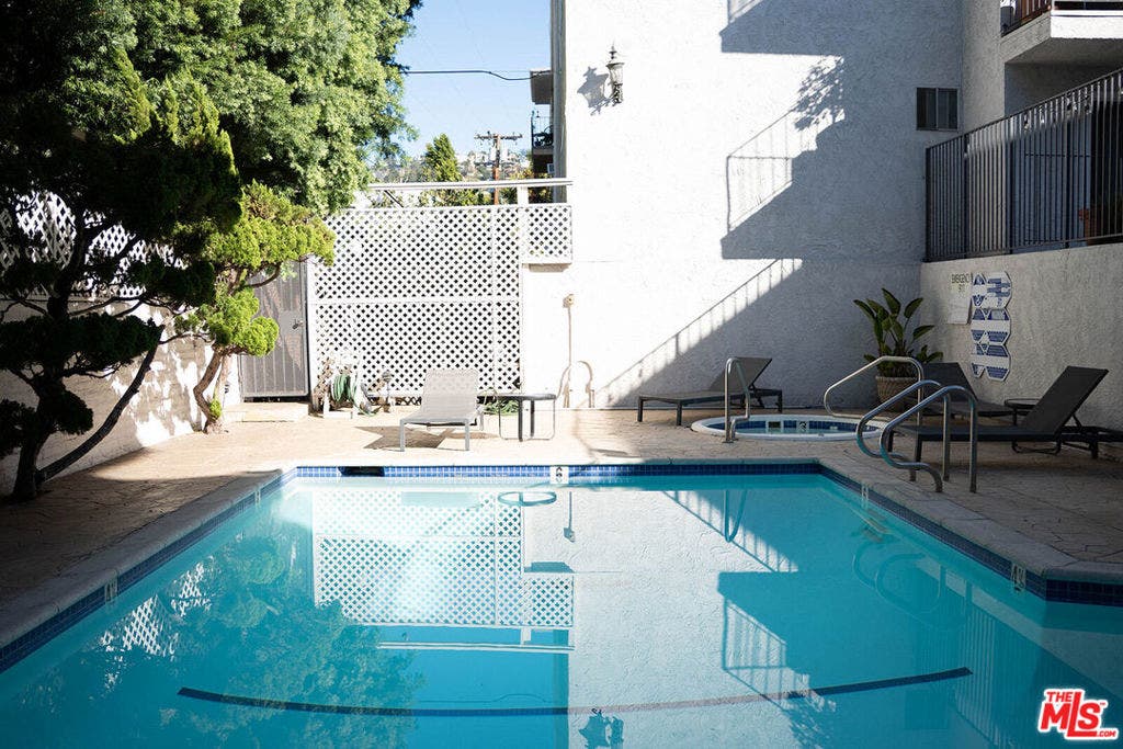 837 N West Knoll Drive, #319, West Hollywood, CA 90069 837 N West Knoll Drive, #319, West Hollywood, CA 90069