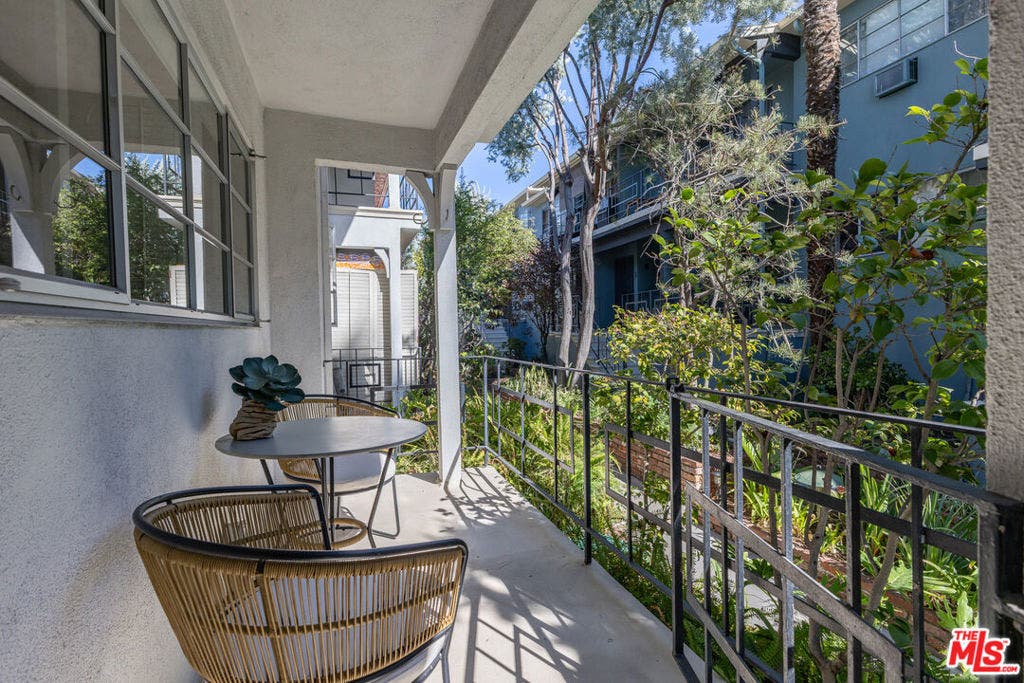 4507 Finley Avenue, #1, Los Angeles, CA 90027 4507 Finley Avenue, #1, Los Angeles, CA 90027