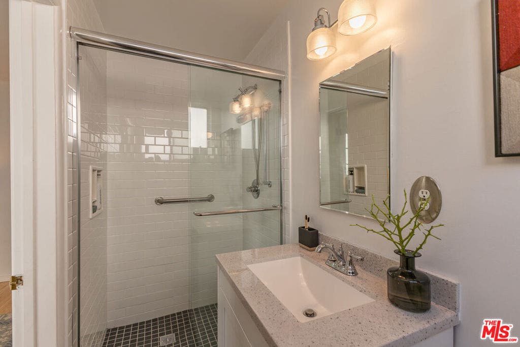 4507 Finley Avenue, #1, Los Angeles, CA 90027 4507 Finley Avenue, #1, Los Angeles, CA 90027