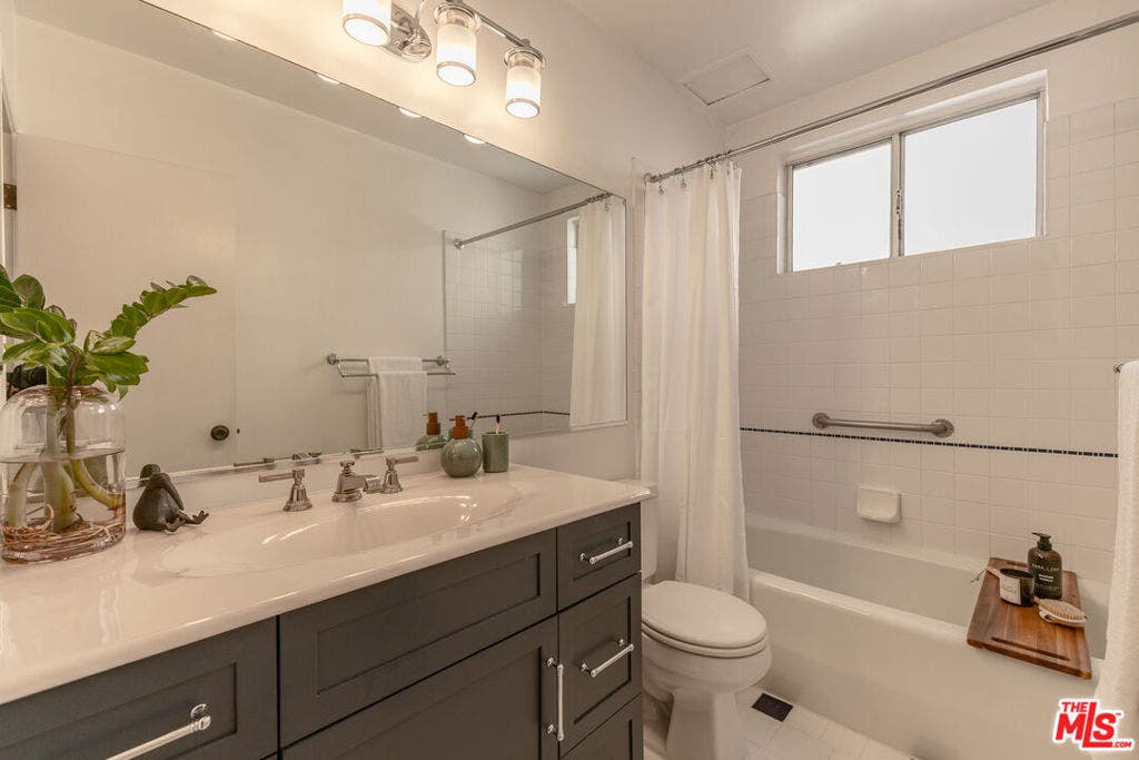 4507 Finley Avenue, #1, Los Angeles, CA 90027 4507 Finley Avenue, #1, Los Angeles, CA 90027