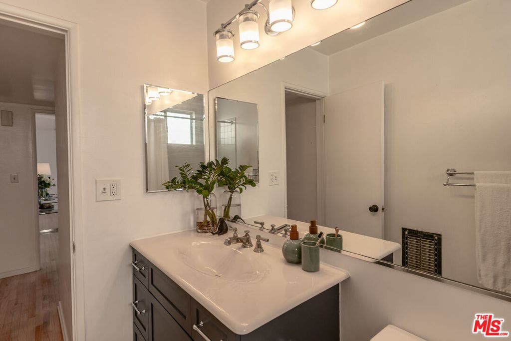 4507 Finley Avenue, #1, Los Angeles, CA 90027 4507 Finley Avenue, #1, Los Angeles, CA 90027