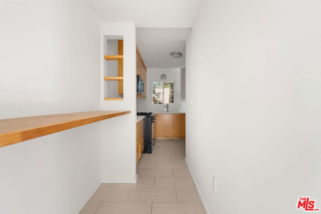 6915 De Longpre Avenue, Los Angeles, CA 90028 6915 De Longpre Avenue, Los Angeles, CA 90028