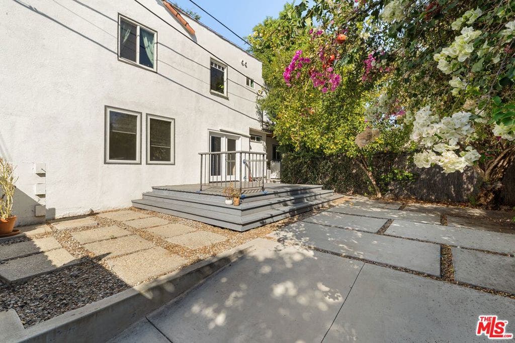 6915 De Longpre Avenue, Los Angeles, CA 90028 6915 De Longpre Avenue, Los Angeles, CA 90028