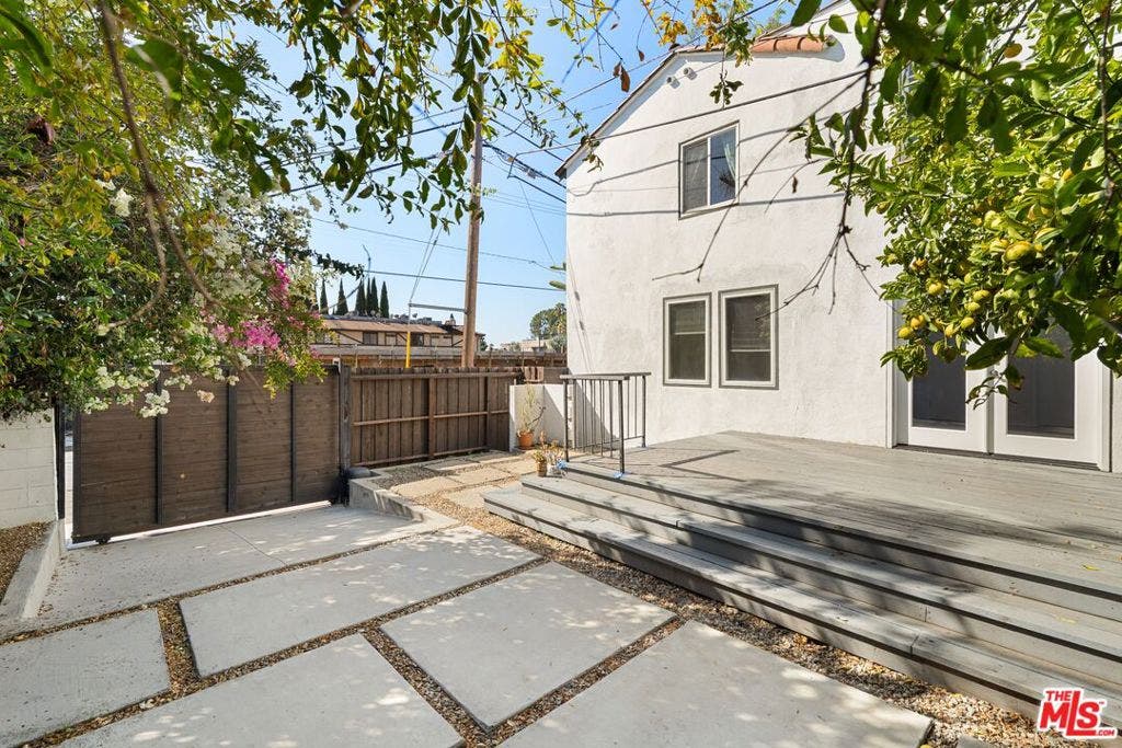 6915 De Longpre Avenue, Los Angeles, CA 90028 6915 De Longpre Avenue, Los Angeles, CA 90028