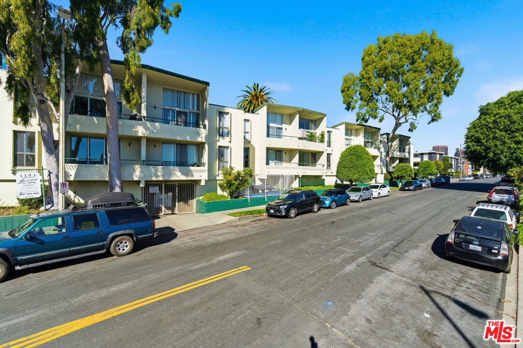 1353 S Carmelina Avenue, #105, Los Angeles, CA 90025 1353 S Carmelina Avenue, #105, Los Angeles, CA 90025