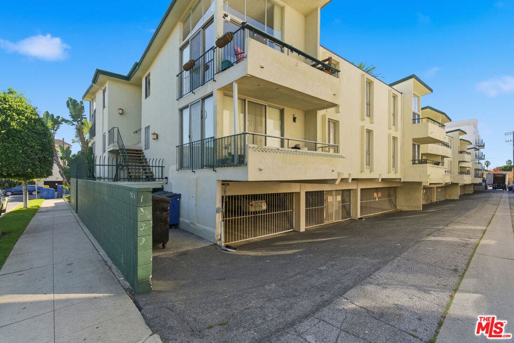 1353 S Carmelina Avenue, #105, Los Angeles, CA 90025 1353 S Carmelina Avenue, #105, Los Angeles, CA 90025