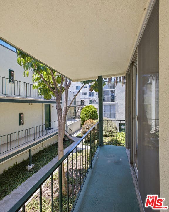 1353 S Carmelina Avenue, #105, Los Angeles, CA 90025 1353 S Carmelina Avenue, #105, Los Angeles, CA 90025