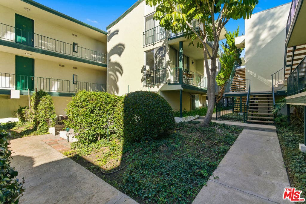 1353 S Carmelina Avenue, #105, Los Angeles, CA 90025 1353 S Carmelina Avenue, #105, Los Angeles, CA 90025