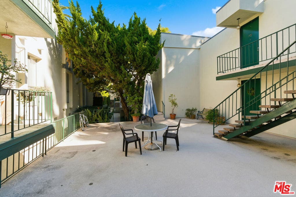 1353 S Carmelina Avenue, #105, Los Angeles, CA 90025 1353 S Carmelina Avenue, #105, Los Angeles, CA 90025