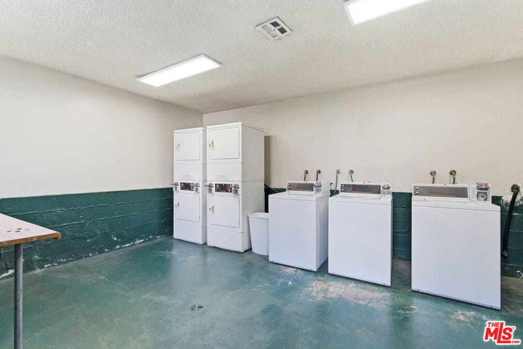 1353 S Carmelina Avenue, #105, Los Angeles, CA 90025 1353 S Carmelina Avenue, #105, Los Angeles, CA 90025