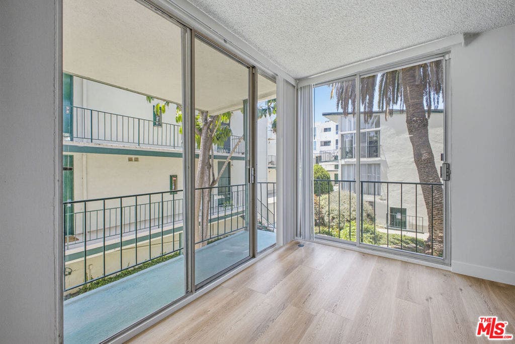 1353 S Carmelina Avenue, #105, Los Angeles, CA 90025 1353 S Carmelina Avenue, #105, Los Angeles, CA 90025