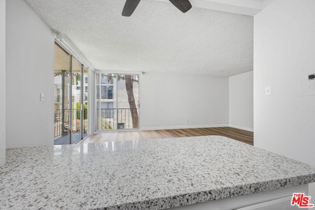 1353 S Carmelina Avenue, #105, Los Angeles, CA 90025 1353 S Carmelina Avenue, #105, Los Angeles, CA 90025