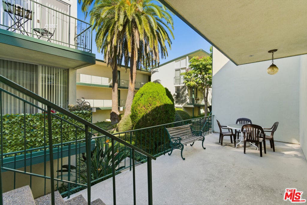 1353 S Carmelina Avenue, #105, Los Angeles, CA 90025 1353 S Carmelina Avenue, #105, Los Angeles, CA 90025
