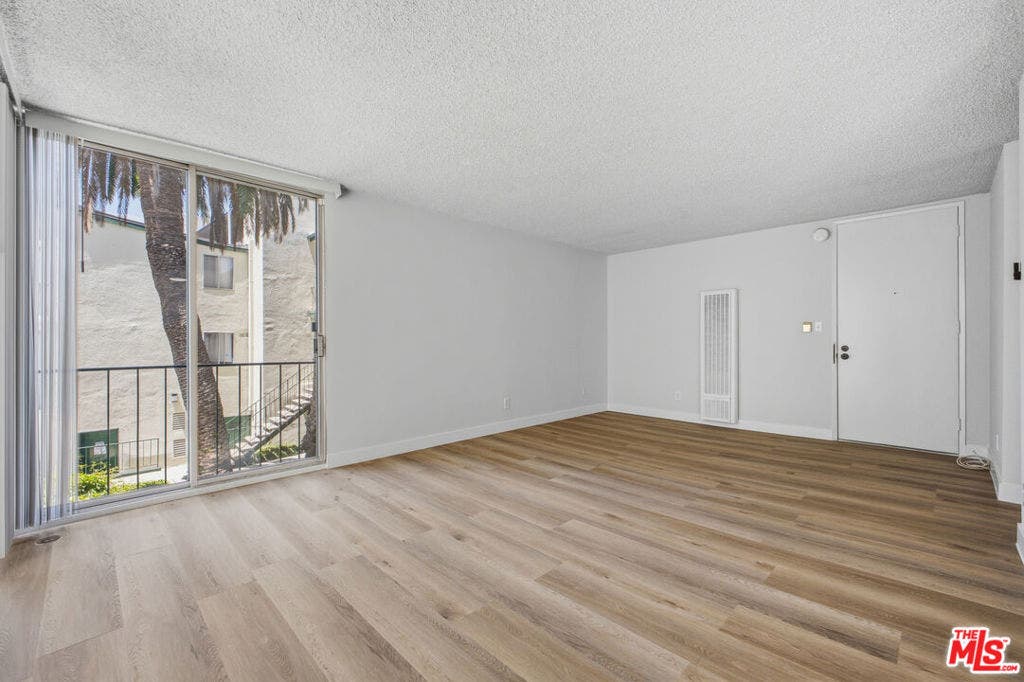 1353 S Carmelina Avenue, #105, Los Angeles, CA 90025 1353 S Carmelina Avenue, #105, Los Angeles, CA 90025