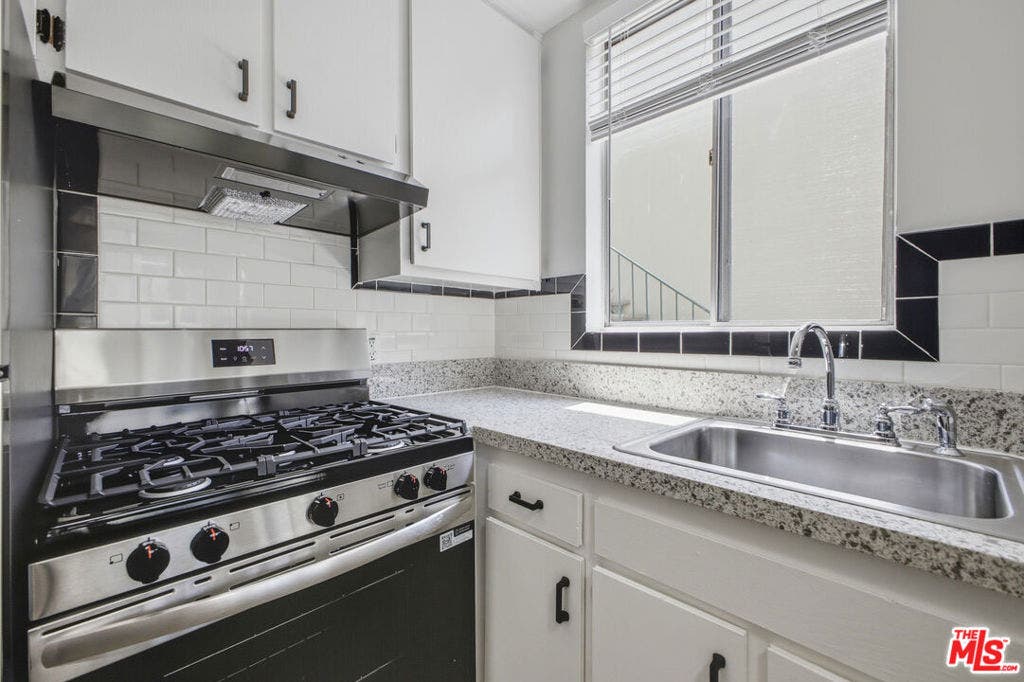 1353 S Carmelina Avenue, #105, Los Angeles, CA 90025 1353 S Carmelina Avenue, #105, Los Angeles, CA 90025