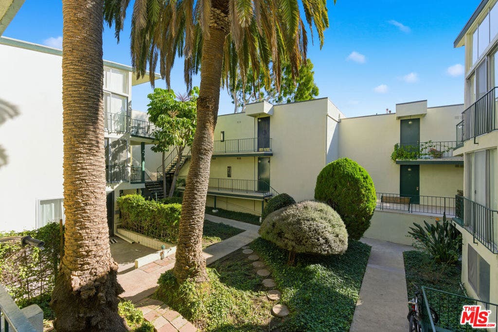 1353 S Carmelina Avenue, #105, Los Angeles, CA 90025 1353 S Carmelina Avenue, #105, Los Angeles, CA 90025
