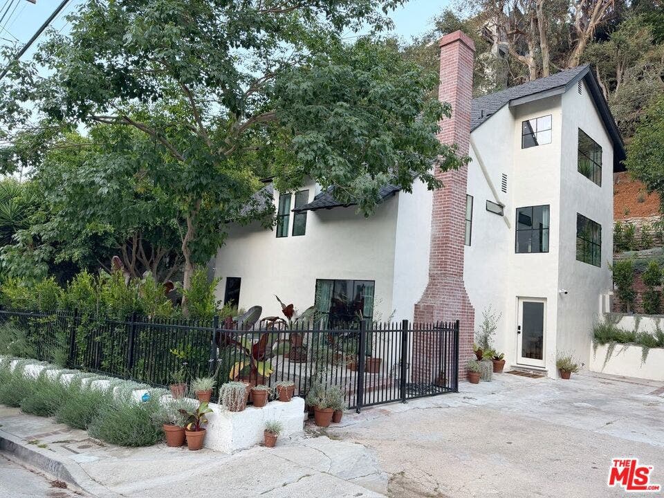 8334 Kirkwood Drive, Los Angeles, CA 90046 8334 Kirkwood Drive, Los Angeles, CA 90046
