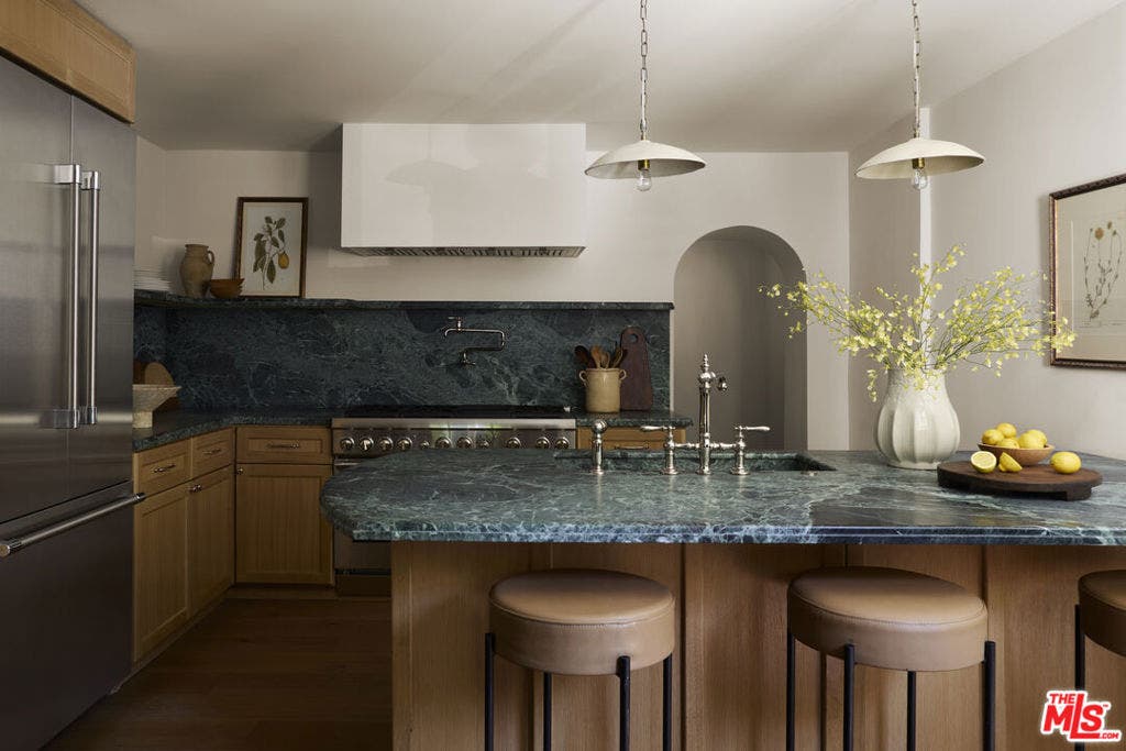 8334 Kirkwood Drive, Los Angeles, CA 90046 8334 Kirkwood Drive, Los Angeles, CA 90046