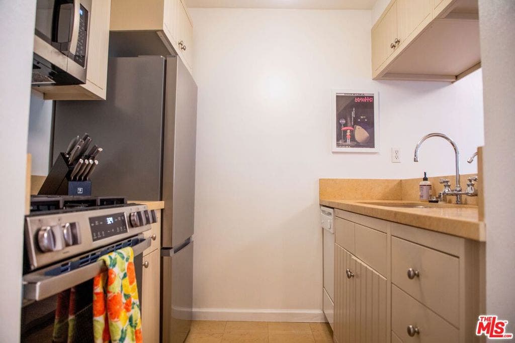 950 N Kings Road, #168, West Hollywood, CA 90069 950 N Kings Road, #168, West Hollywood, CA 90069