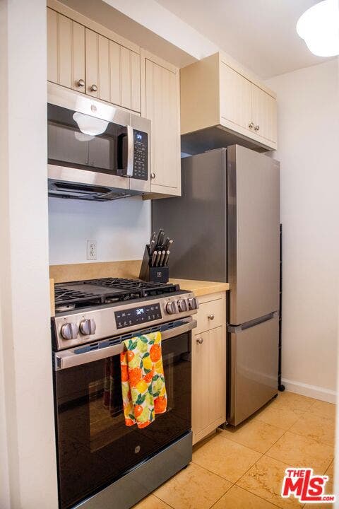 950 N Kings Road, #168, West Hollywood, CA 90069 950 N Kings Road, #168, West Hollywood, CA 90069