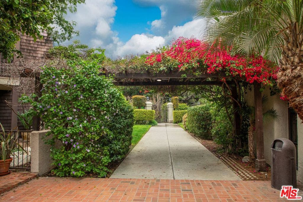 950 N Kings Road, #168, West Hollywood, CA 90069 950 N Kings Road, #168, West Hollywood, CA 90069