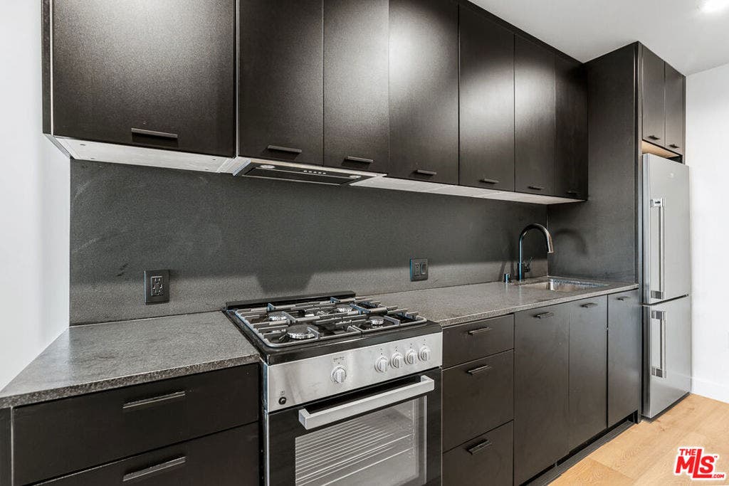 3688 Overland Avenue, #203, Los Angeles, CA 90034 3688 Overland Avenue, #203, Los Angeles, CA 90034