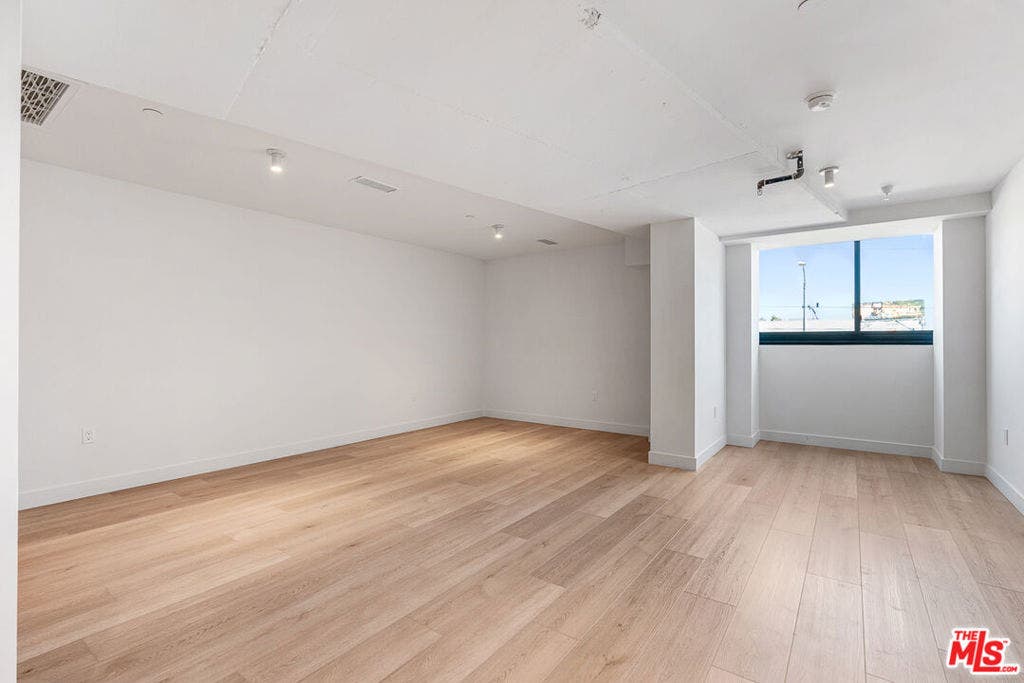 3688 Overland Avenue, #203, Los Angeles, CA 90034 3688 Overland Avenue, #203, Los Angeles, CA 90034