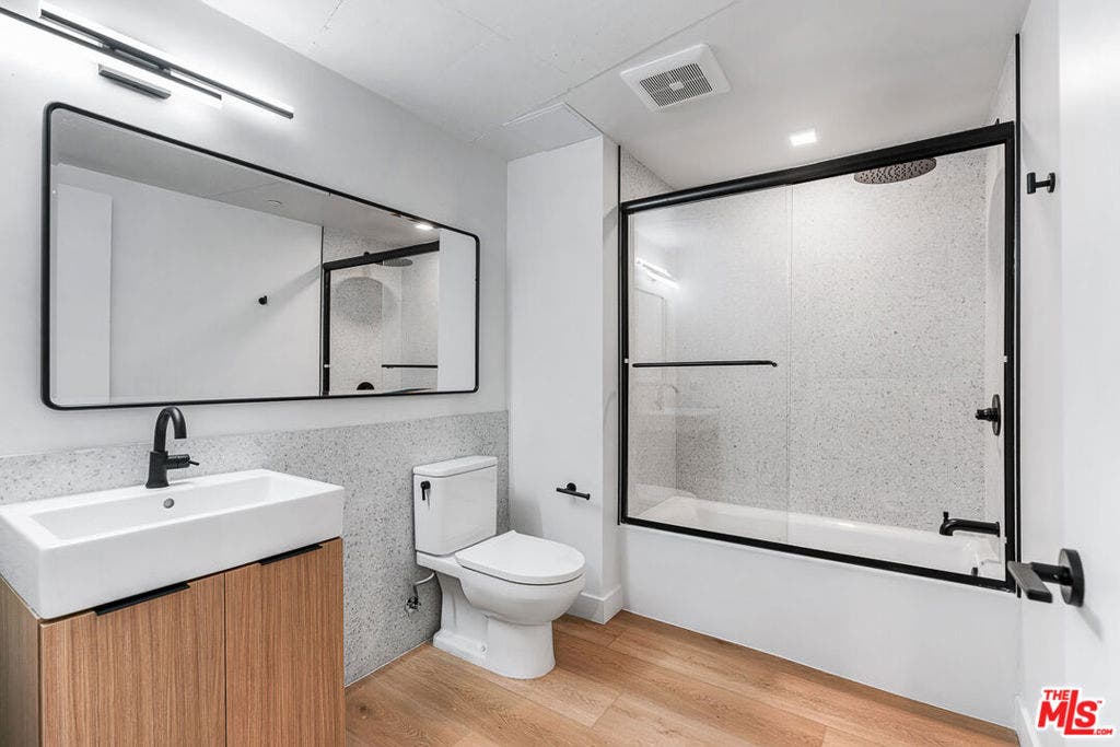 3688 Overland Avenue, #203, Los Angeles, CA 90034 3688 Overland Avenue, #203, Los Angeles, CA 90034