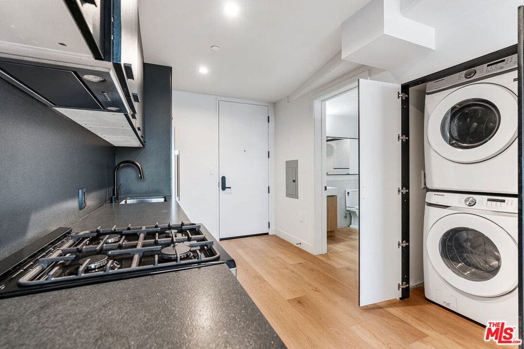 3688 Overland Avenue, #203, Los Angeles, CA 90034 3688 Overland Avenue, #203, Los Angeles, CA 90034