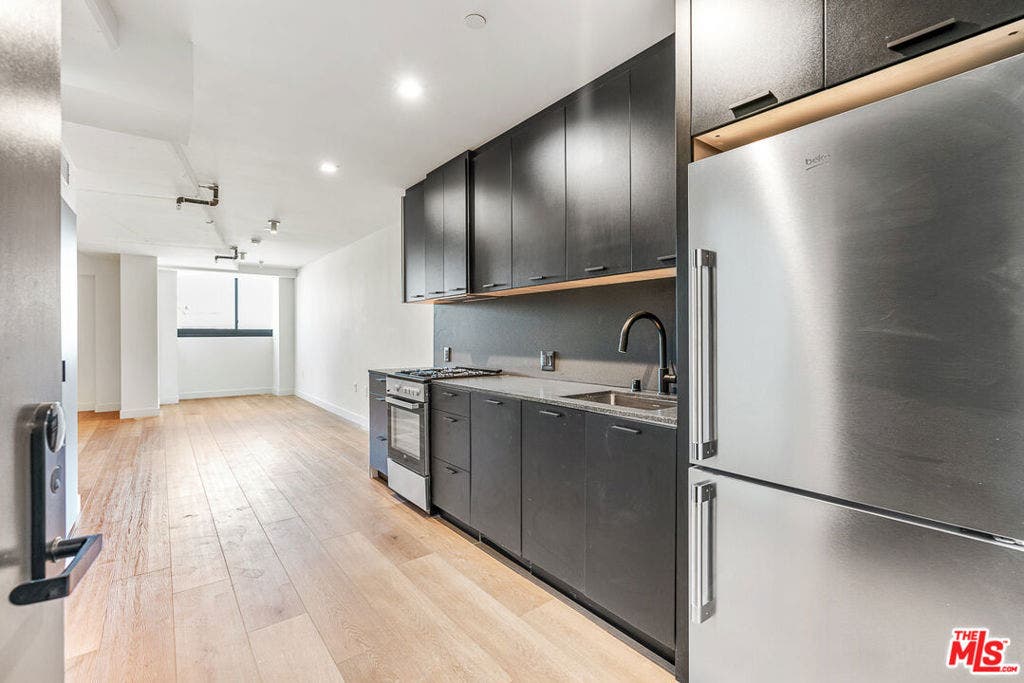 3688 Overland Avenue, #203, Los Angeles, CA 90034 3688 Overland Avenue, #203, Los Angeles, CA 90034