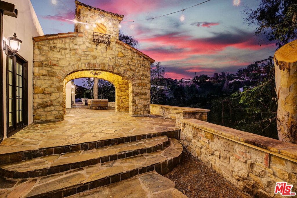 2570 Nichols Canyon Road, Los Angeles, CA 90046 2570 Nichols Canyon Road, Los Angeles, CA 90046