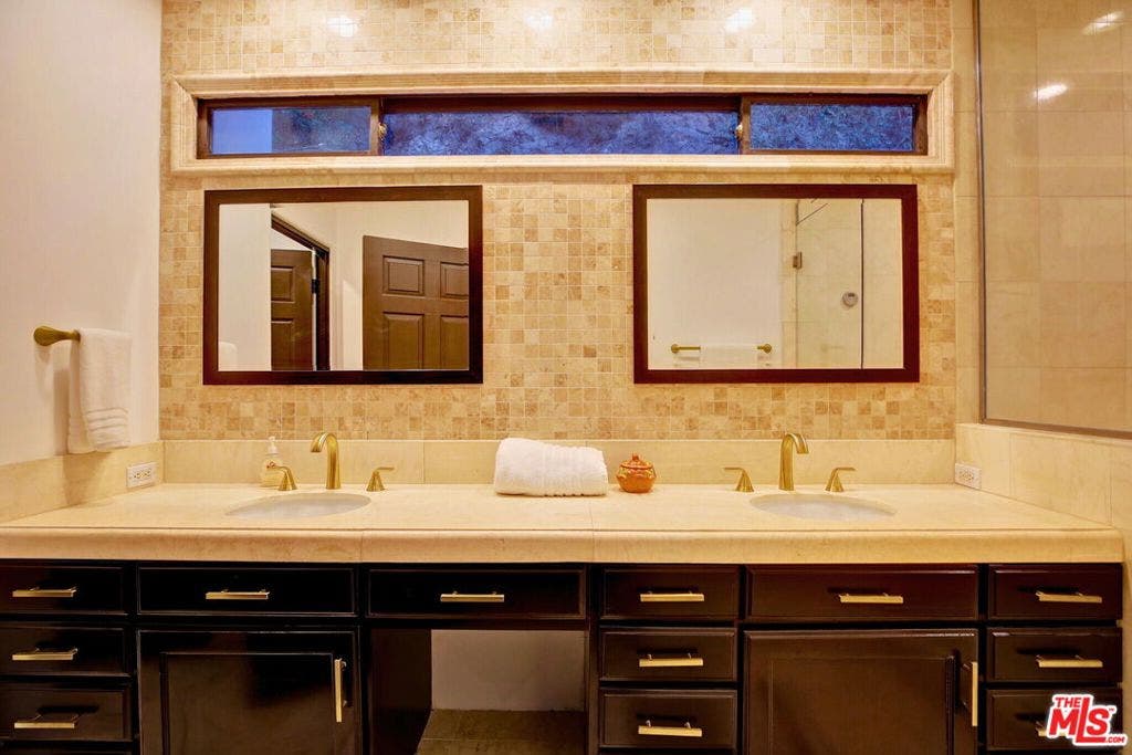 2570 Nichols Canyon Road, Los Angeles, CA 90046 2570 Nichols Canyon Road, Los Angeles, CA 90046