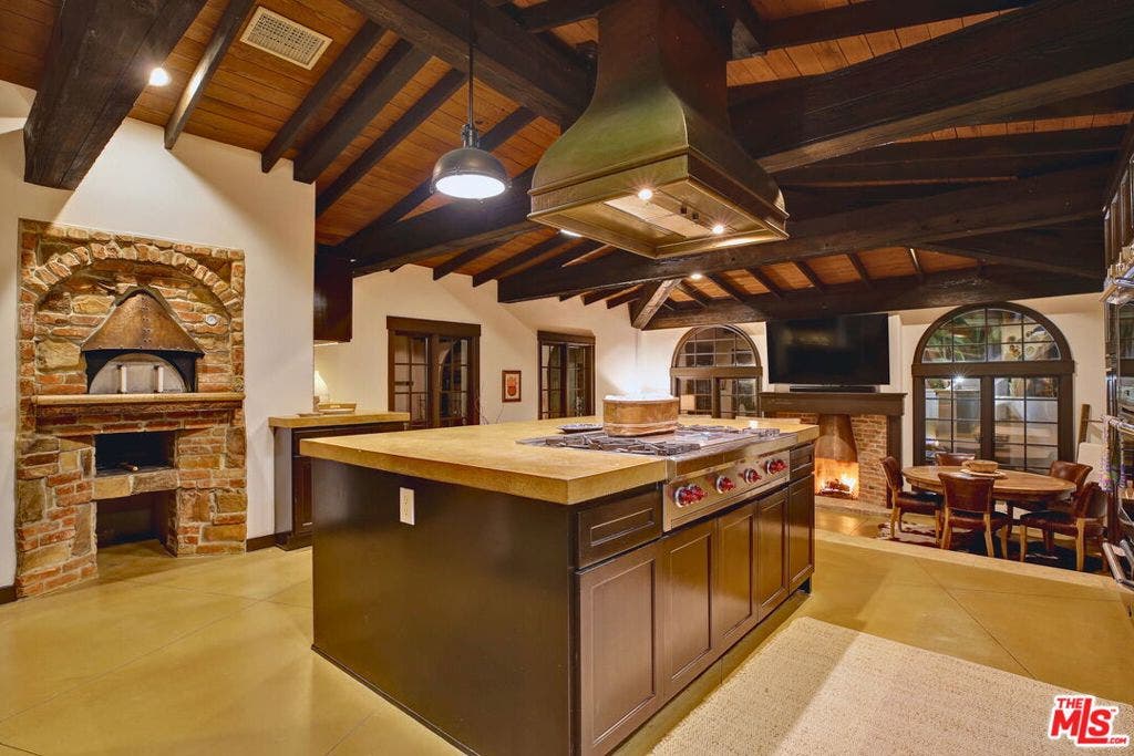 2570 Nichols Canyon Road, Los Angeles, CA 90046 2570 Nichols Canyon Road, Los Angeles, CA 90046