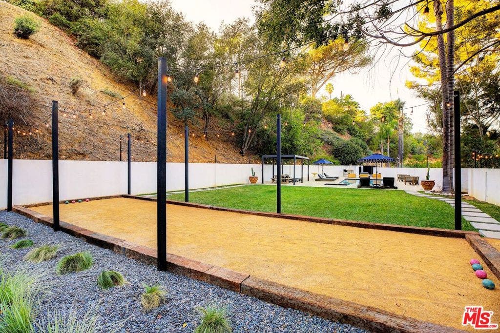 2570 Nichols Canyon Road, Los Angeles, CA 90046 2570 Nichols Canyon Road, Los Angeles, CA 90046