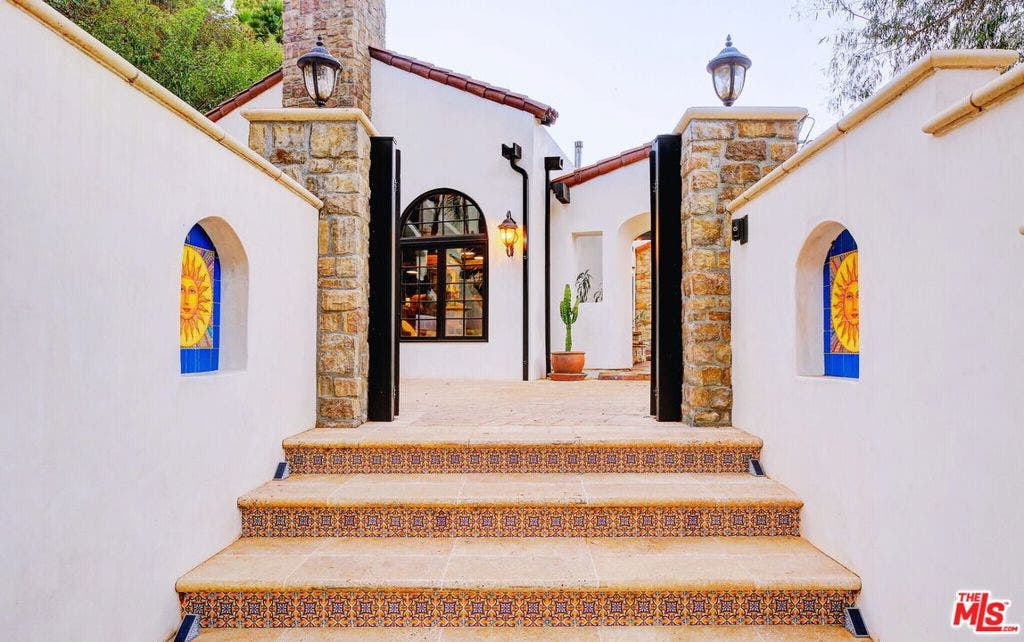 2570 Nichols Canyon Road, Los Angeles, CA 90046 2570 Nichols Canyon Road, Los Angeles, CA 90046
