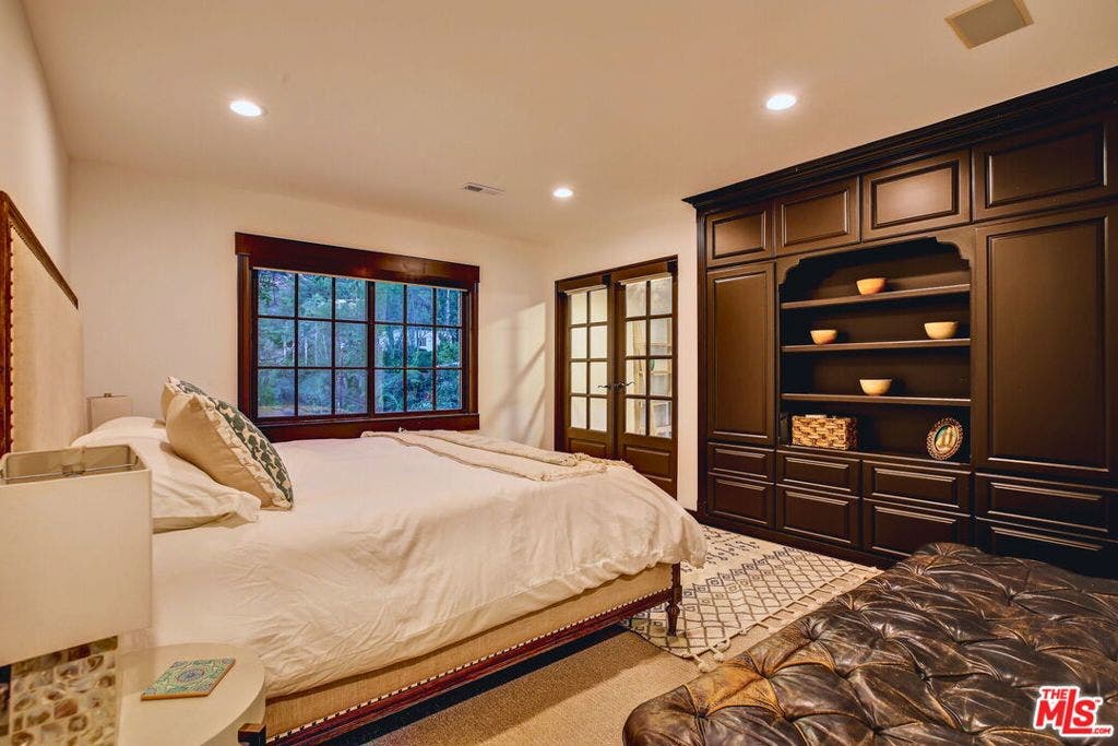 2570 Nichols Canyon Road, Los Angeles, CA 90046 2570 Nichols Canyon Road, Los Angeles, CA 90046