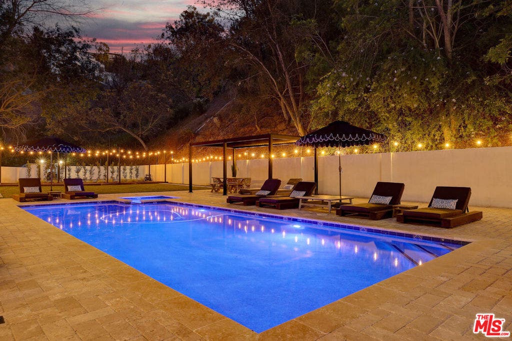 2570 Nichols Canyon Road, Los Angeles, CA 90046 2570 Nichols Canyon Road, Los Angeles, CA 90046