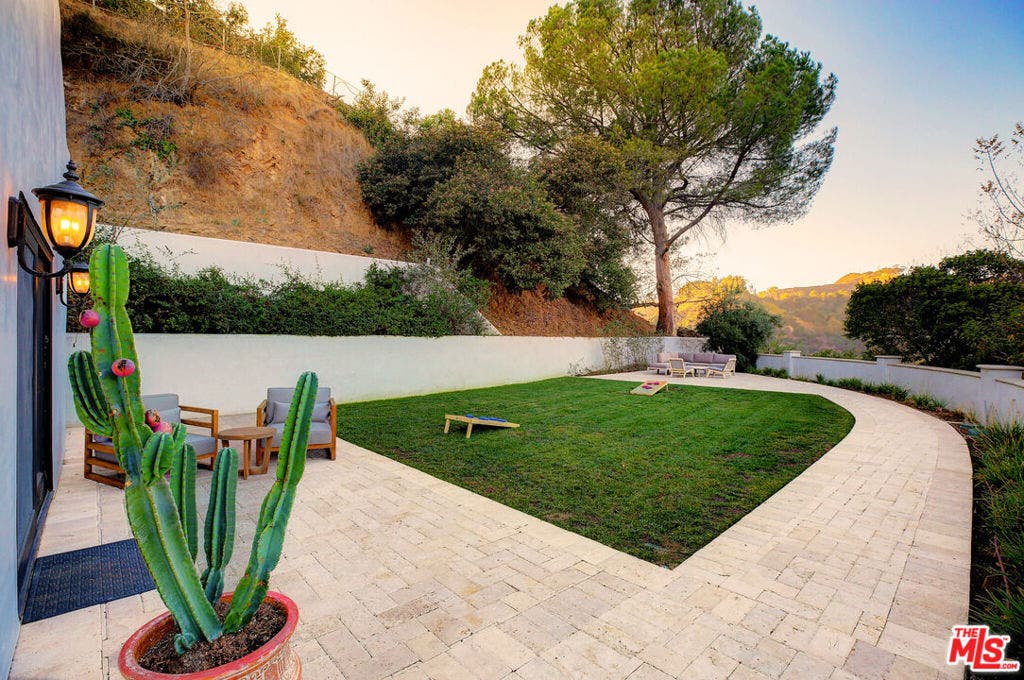 2570 Nichols Canyon Road, Los Angeles, CA 90046 2570 Nichols Canyon Road, Los Angeles, CA 90046