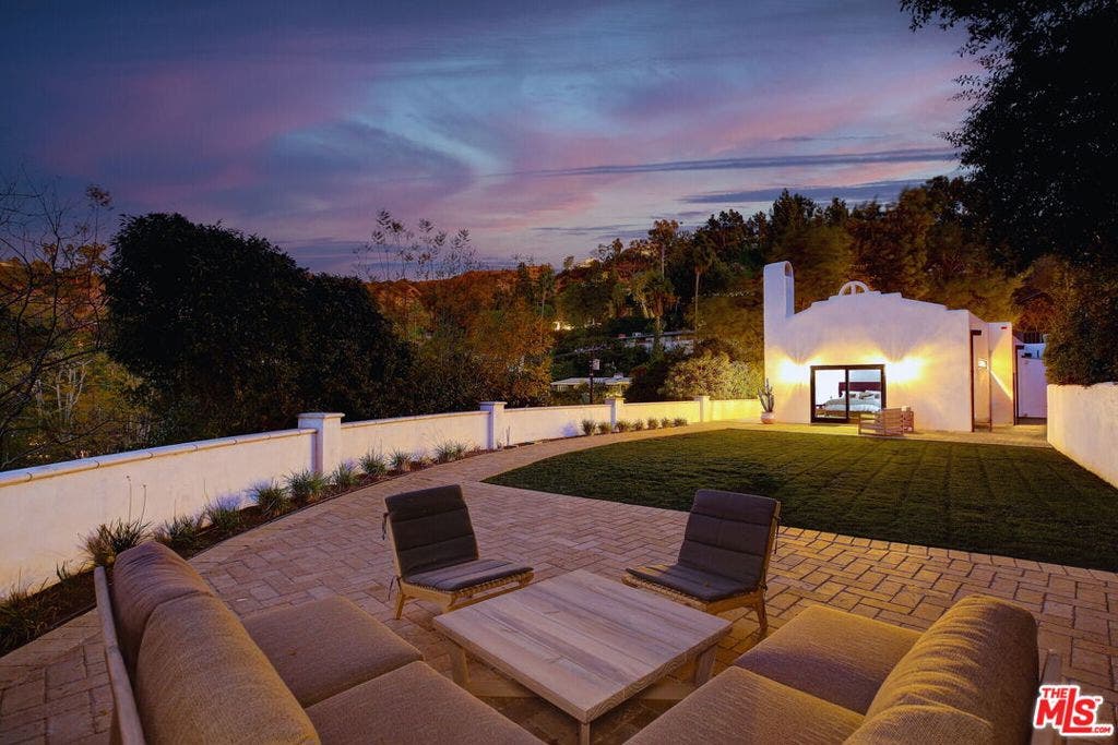 2570 Nichols Canyon Road, Los Angeles, CA 90046 2570 Nichols Canyon Road, Los Angeles, CA 90046