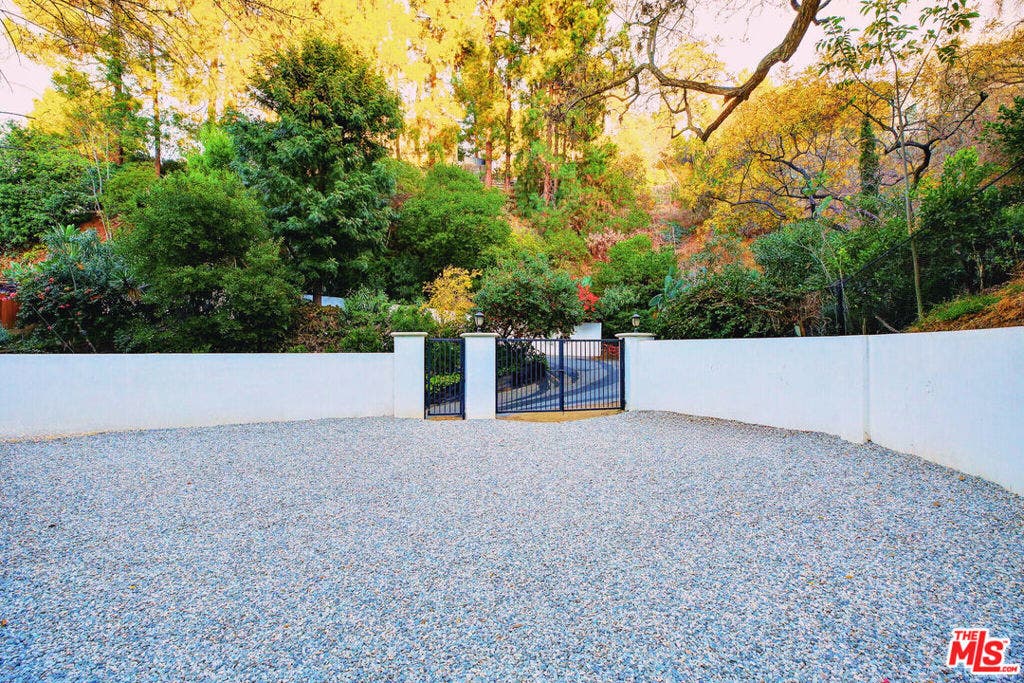 2570 Nichols Canyon Road, Los Angeles, CA 90046 2570 Nichols Canyon Road, Los Angeles, CA 90046