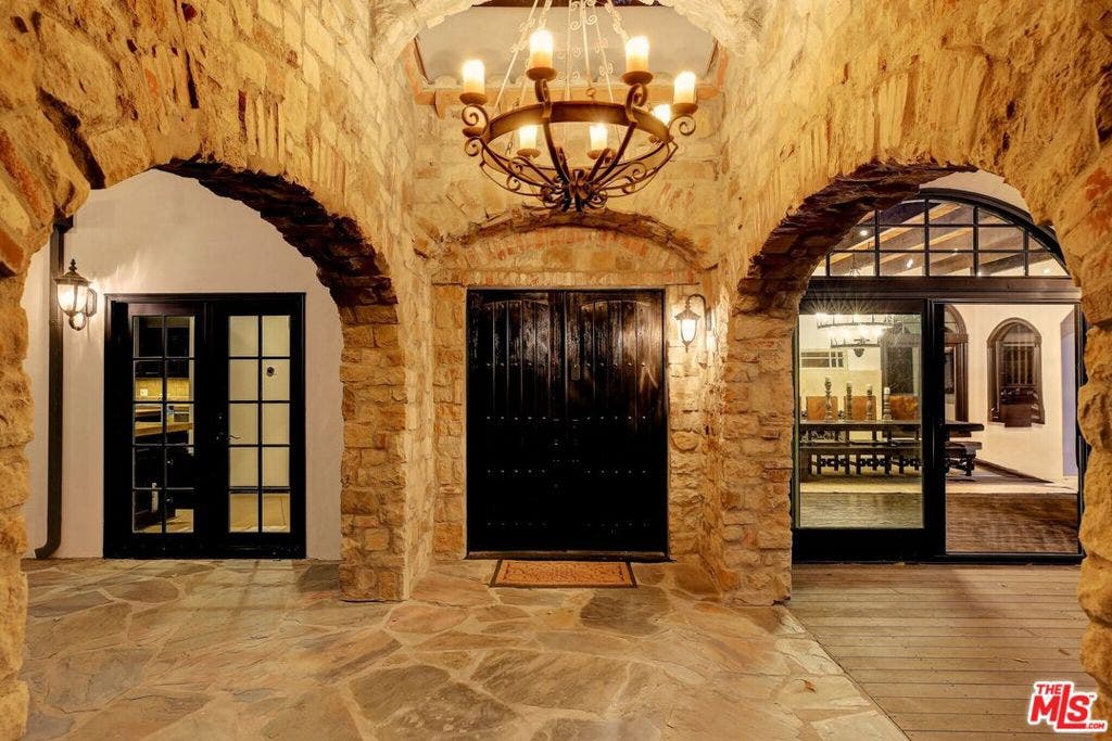 2570 Nichols Canyon Road, Los Angeles, CA 90046 2570 Nichols Canyon Road, Los Angeles, CA 90046