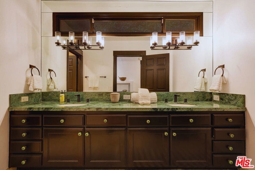 2570 Nichols Canyon Road, Los Angeles, CA 90046 2570 Nichols Canyon Road, Los Angeles, CA 90046