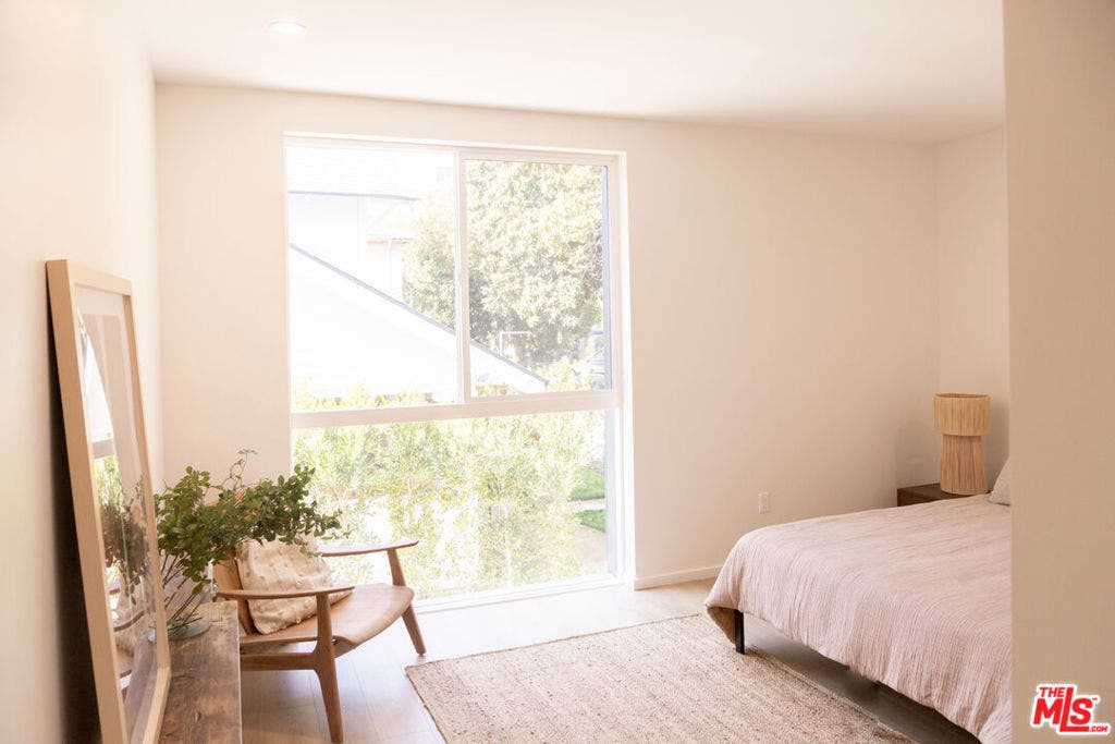 6541 De Longpre Avenue, #B, Los Angeles, CA 90028 6541 De Longpre Avenue, #B, Los Angeles, CA 90028