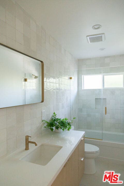 6541 De Longpre Avenue, #B, Los Angeles, CA 90028 6541 De Longpre Avenue, #B, Los Angeles, CA 90028