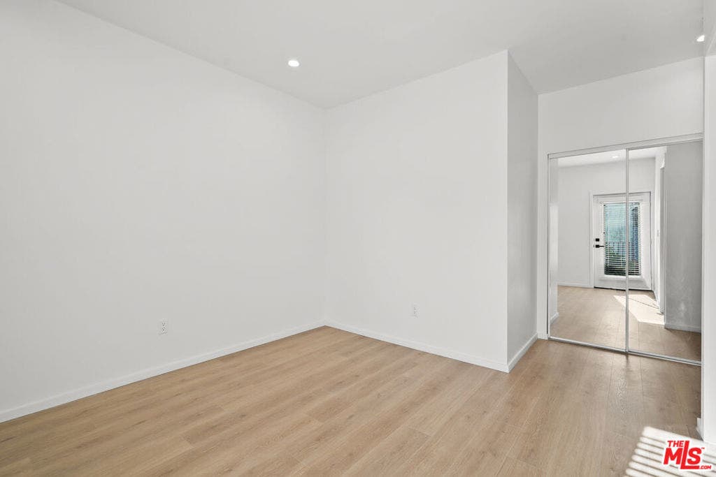 6541 De Longpre Avenue, #B, Los Angeles, CA 90028 6541 De Longpre Avenue, #B, Los Angeles, CA 90028