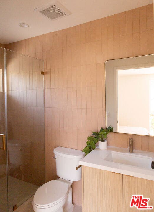 6541 De Longpre Avenue, #B, Los Angeles, CA 90028 6541 De Longpre Avenue, #B, Los Angeles, CA 90028