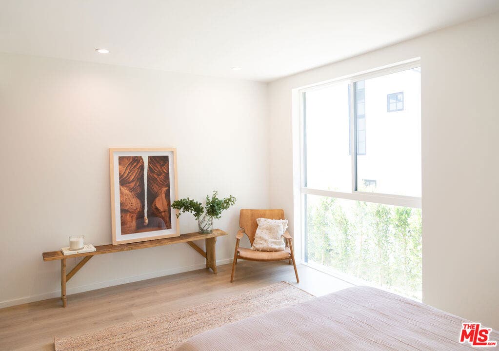 6541 De Longpre Avenue, #B, Los Angeles, CA 90028 6541 De Longpre Avenue, #B, Los Angeles, CA 90028