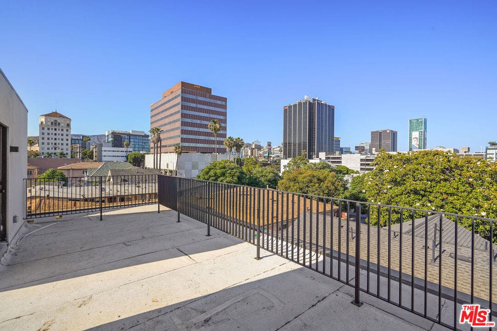 6541 De Longpre Avenue, #B, Los Angeles, CA 90028 6541 De Longpre Avenue, #B, Los Angeles, CA 90028