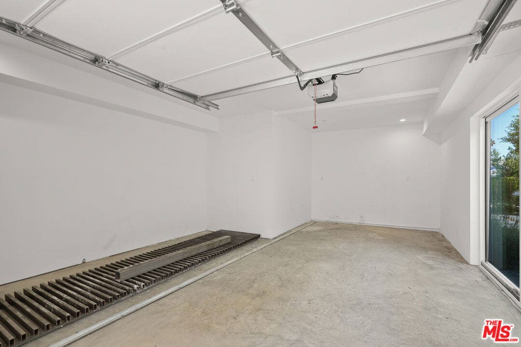 6541 De Longpre Avenue, #B, Los Angeles, CA 90028 6541 De Longpre Avenue, #B, Los Angeles, CA 90028