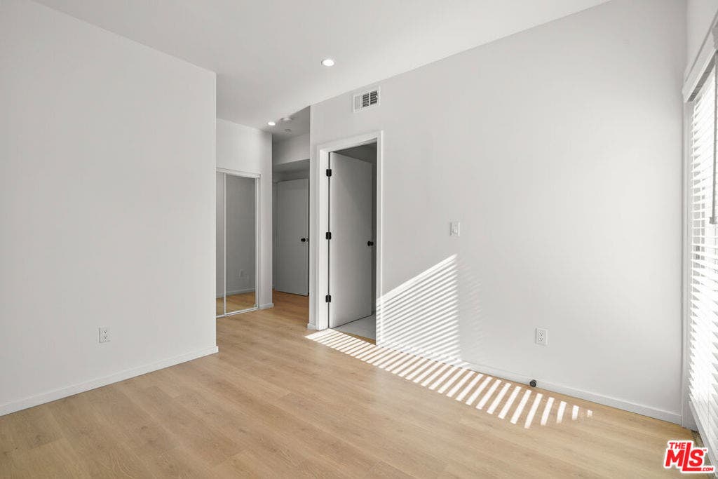 6541 De Longpre Avenue, #B, Los Angeles, CA 90028 6541 De Longpre Avenue, #B, Los Angeles, CA 90028